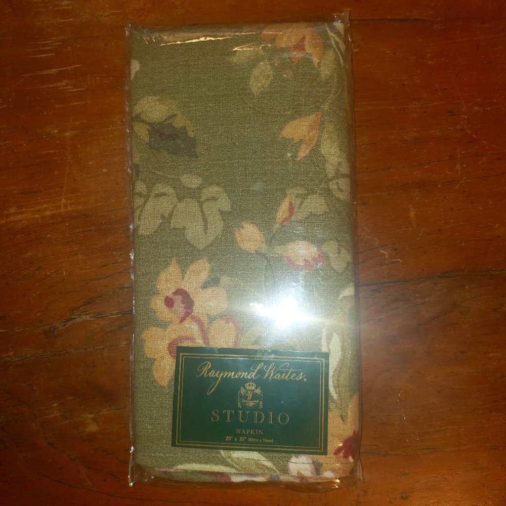 Raymond Waites Studio Napkins Set(4) Floral Design